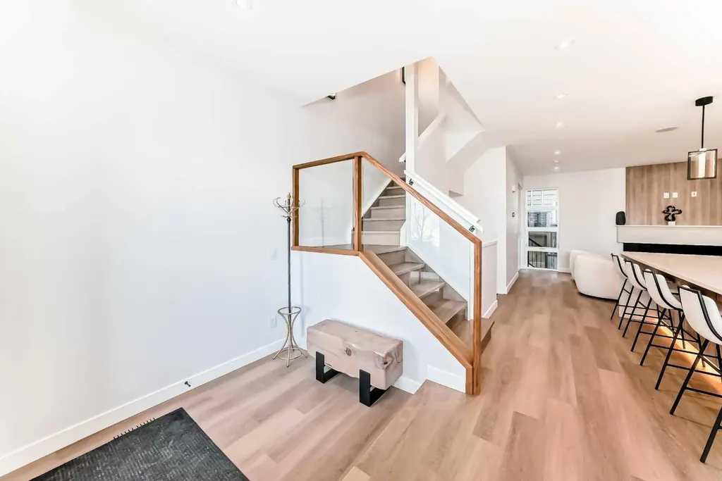 1607 37 Avenue SW Calgary AB T2T2h2
