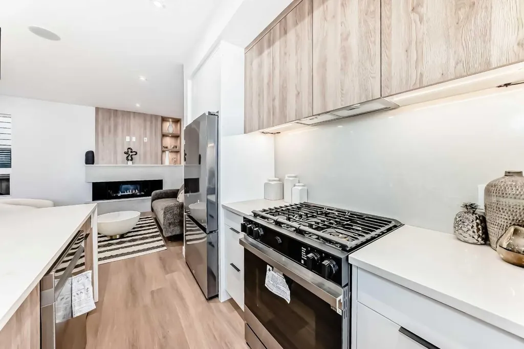 1607 37 Avenue SW Calgary AB T2T2h2