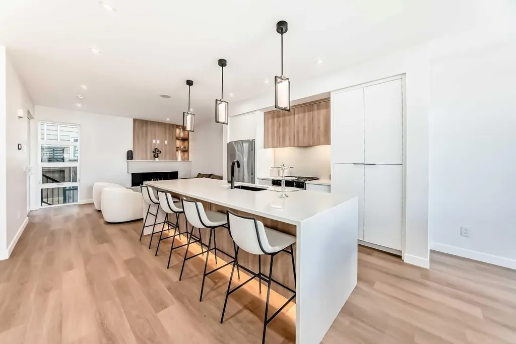 1607 37 Avenue SW Calgary AB T2T2h2