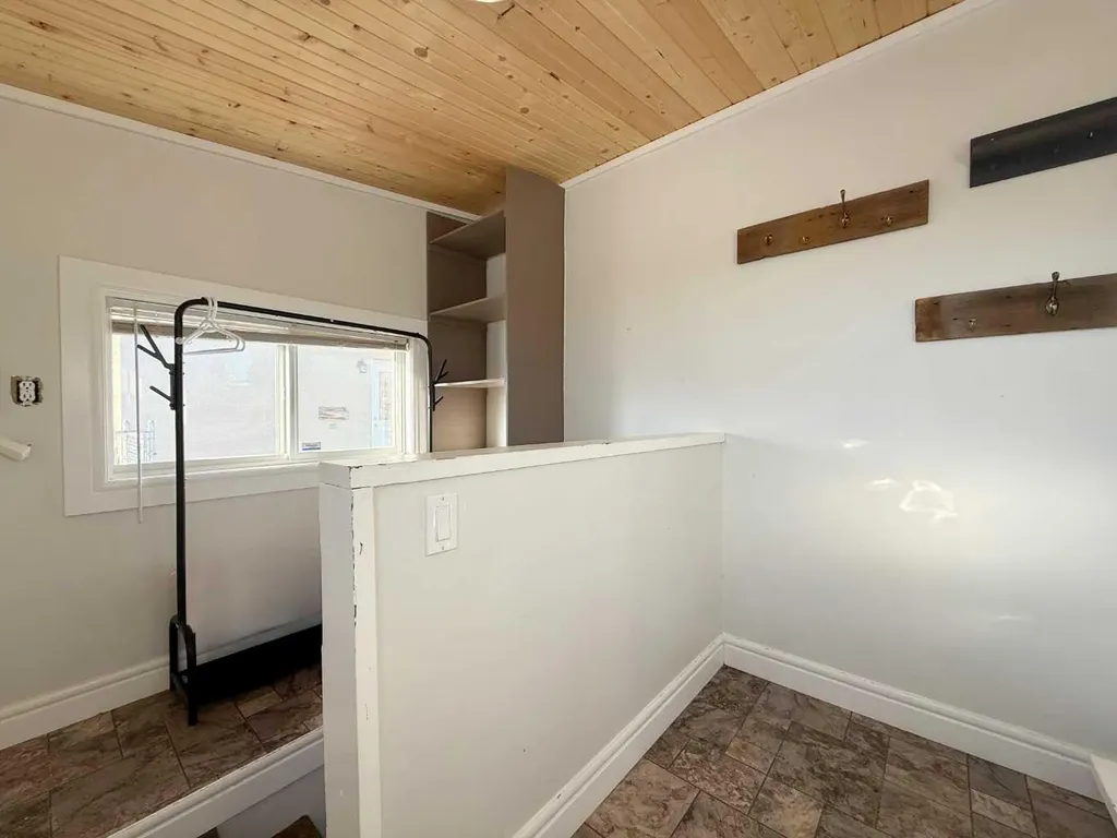 1045 17 Avenue Wainwright AB T9W1K3