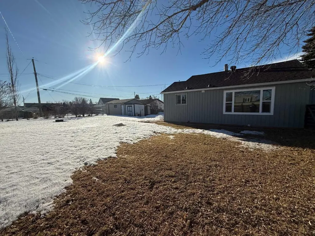 1045 17 Avenue Wainwright AB T9W1K3