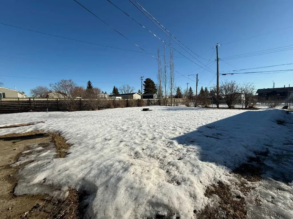 1045 17 Avenue Wainwright AB T9W1K3
