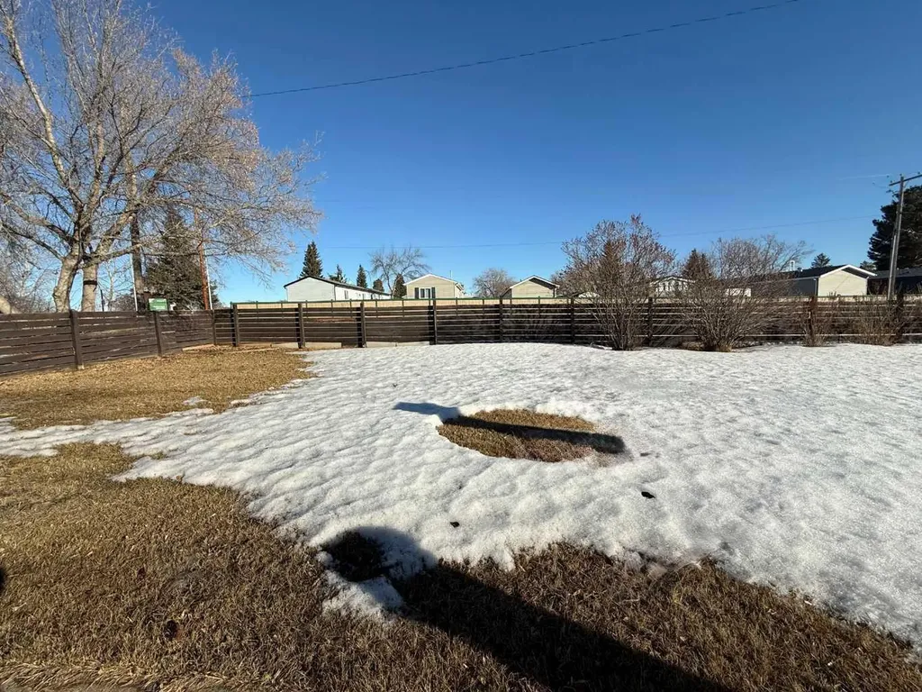 1045 17 Avenue Wainwright AB T9W1K3