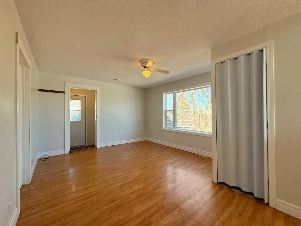 1045 17 Avenue Wainwright AB T9W1K3