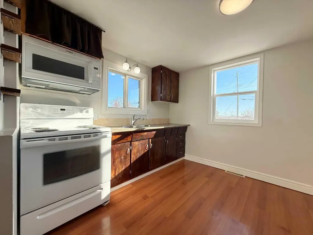 1045 17 Avenue Wainwright AB T9W1K3