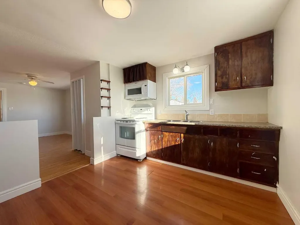 1045 17 Avenue Wainwright AB T9W1K3