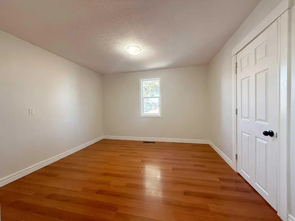 1045 17 Avenue Wainwright AB T9W1K3