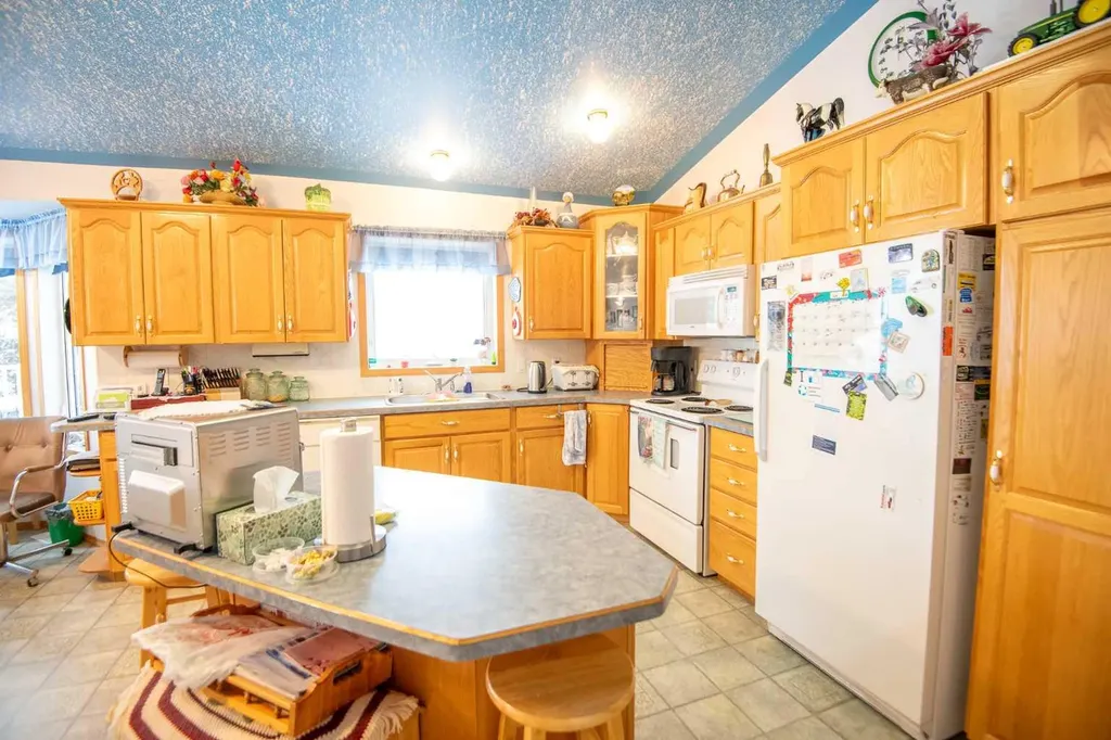10218 102 Avenue La Crete AB T0H 2H0