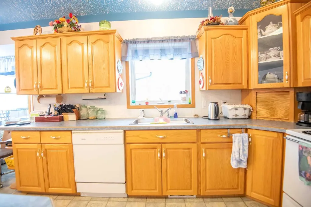 10218 102 Avenue La Crete AB T0H 2H0