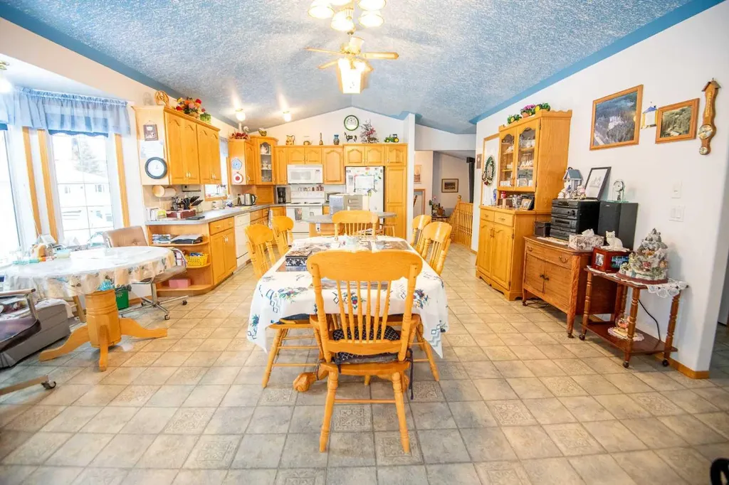 10218 102 Avenue La Crete AB T0H 2H0