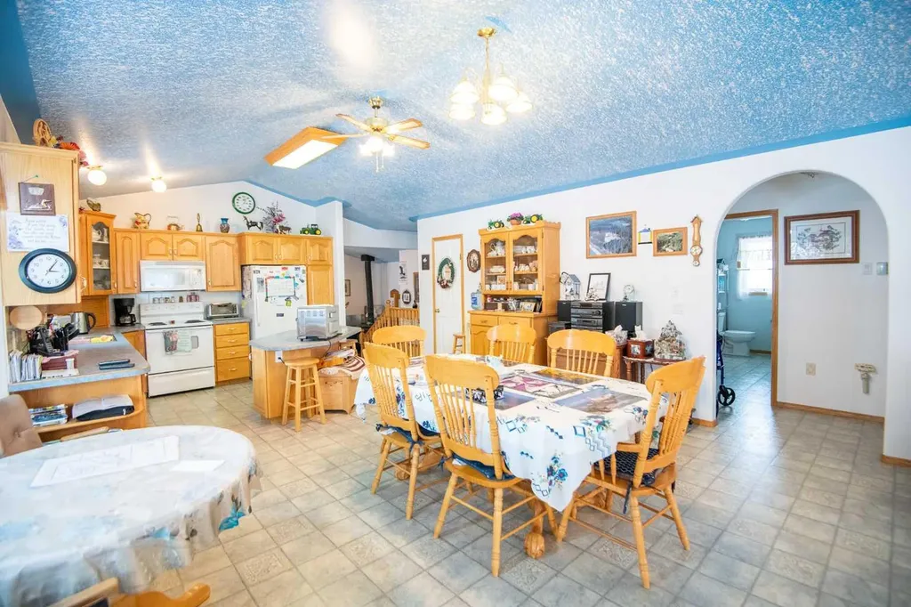 10218 102 Avenue La Crete AB T0H 2H0