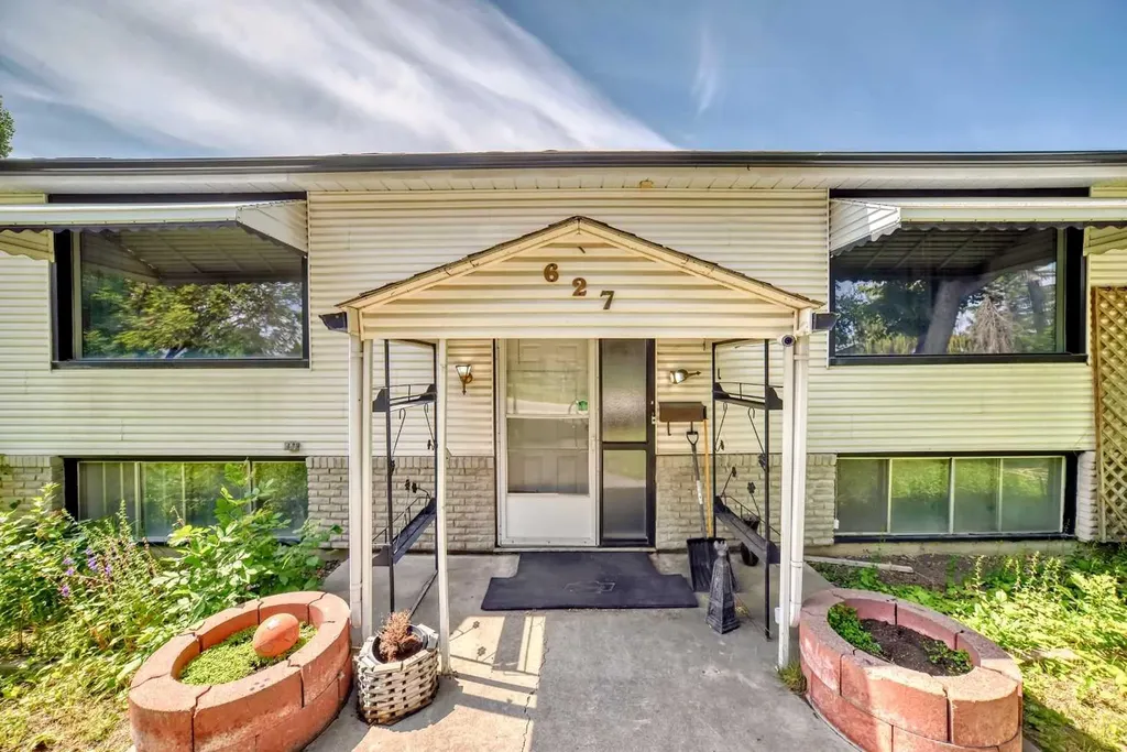 627 Fortalice Crescent SE Calgary AB T2A2C8