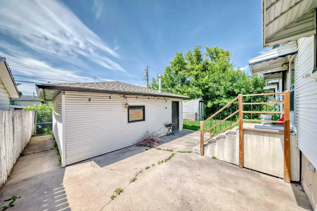 627 Fortalice Crescent SE Calgary AB T2A2C8