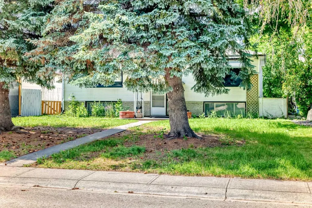 627 Fortalice Crescent SE Calgary AB T2A2C8