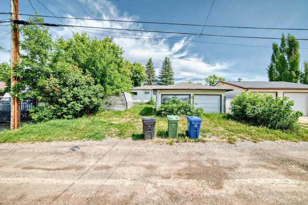 627 Fortalice Crescent SE Calgary AB T2A2C8