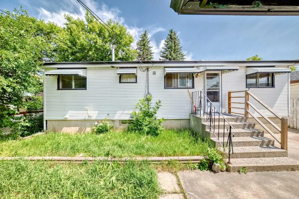 627 Fortalice Crescent SE Calgary AB T2A2C8