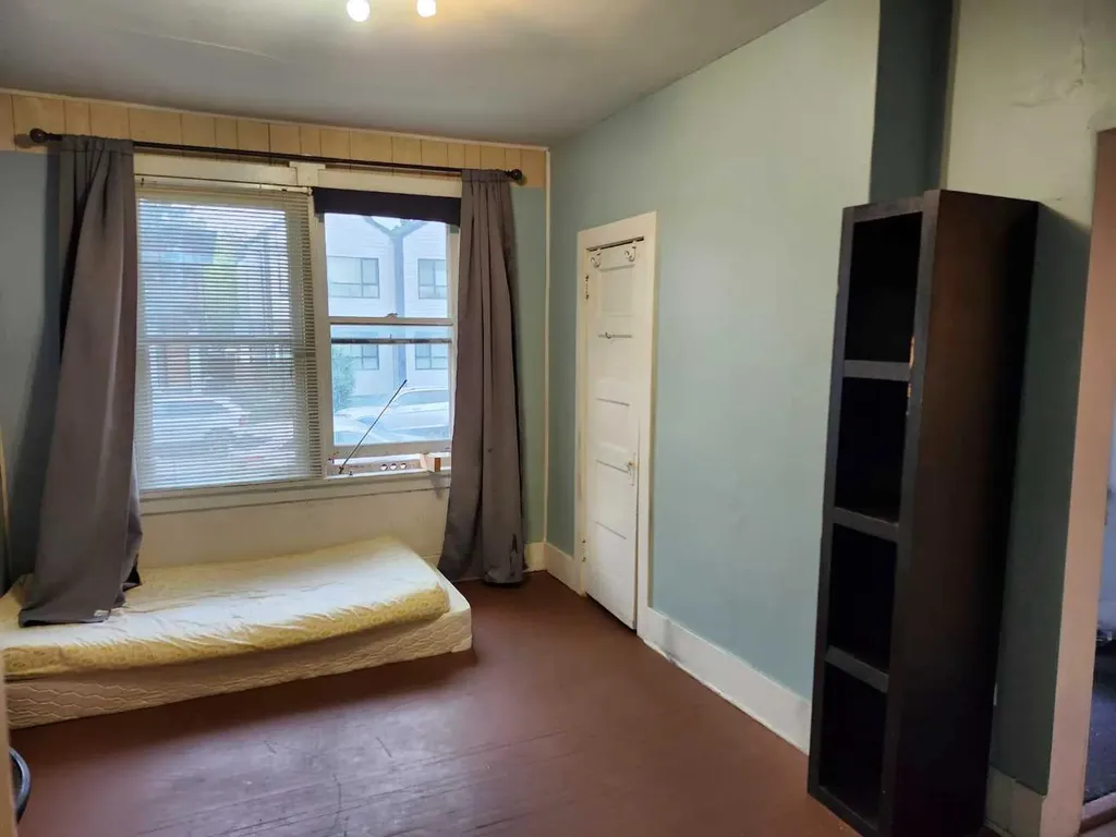 522 21 Avenue NW Calgary AB T2S 0H1