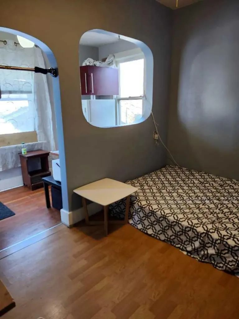 522 21 Avenue NW Calgary AB T2S 0H1