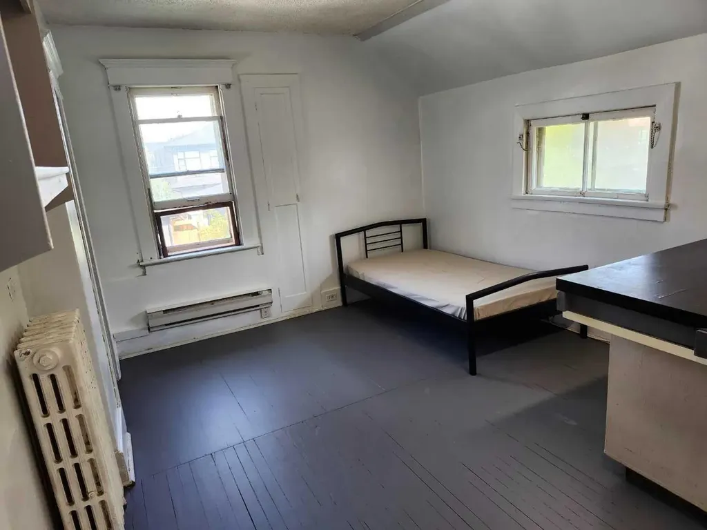 522 21 Avenue NW Calgary AB T2S 0H1