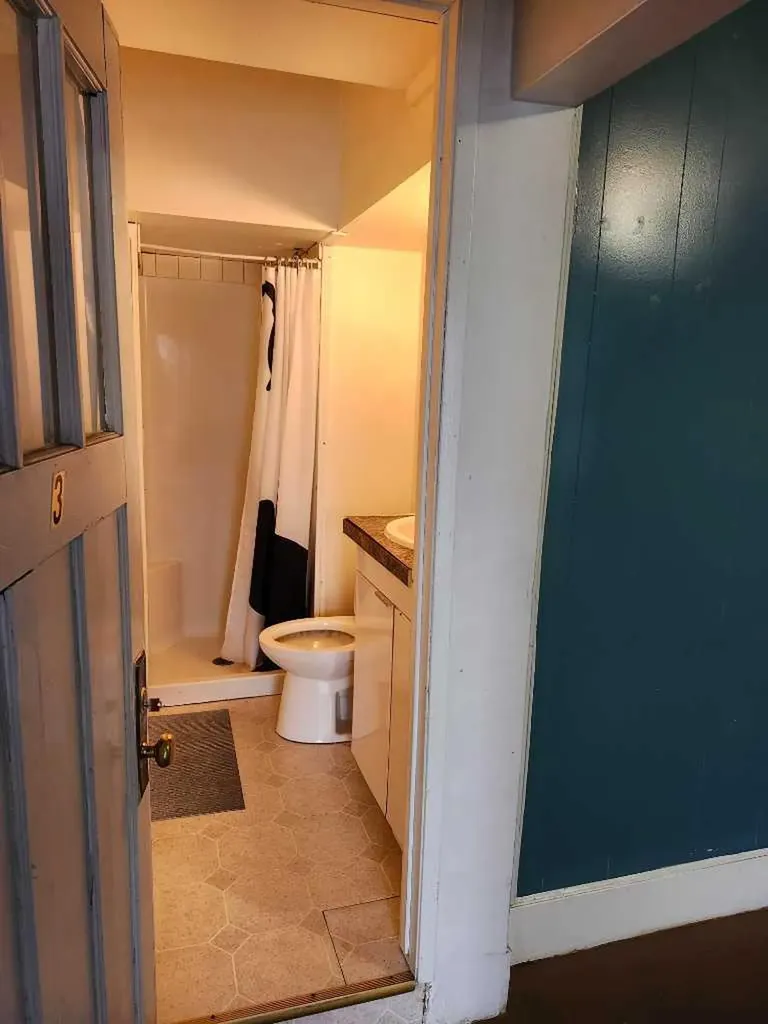 522 21 Avenue NW Calgary AB T2S 0H1