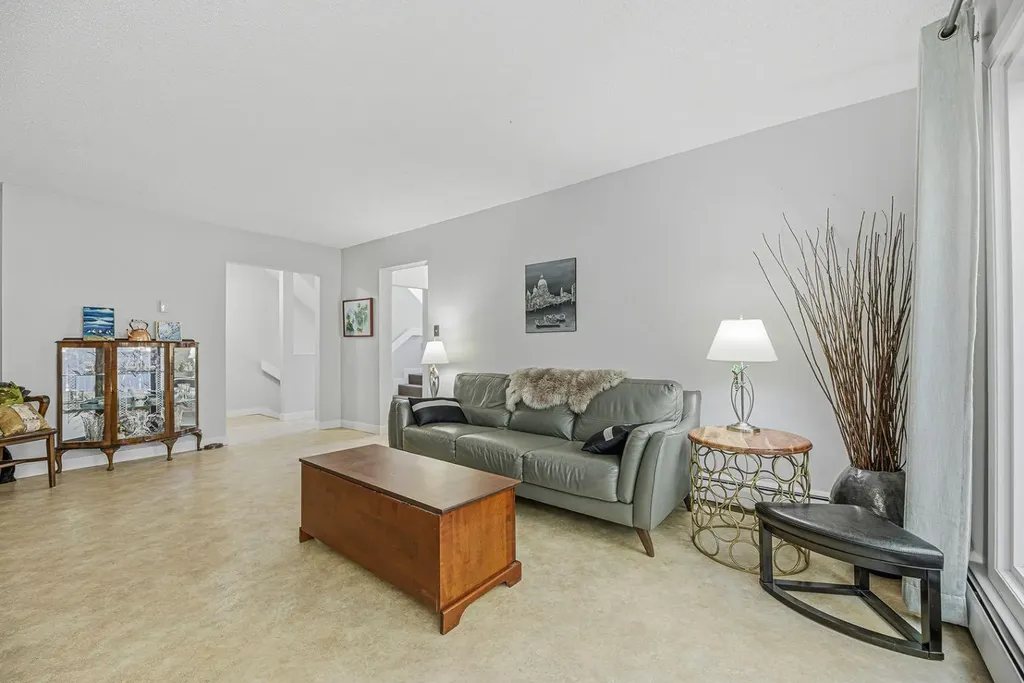 3130 66 Avenue SW Calgary AB T3E 5K8