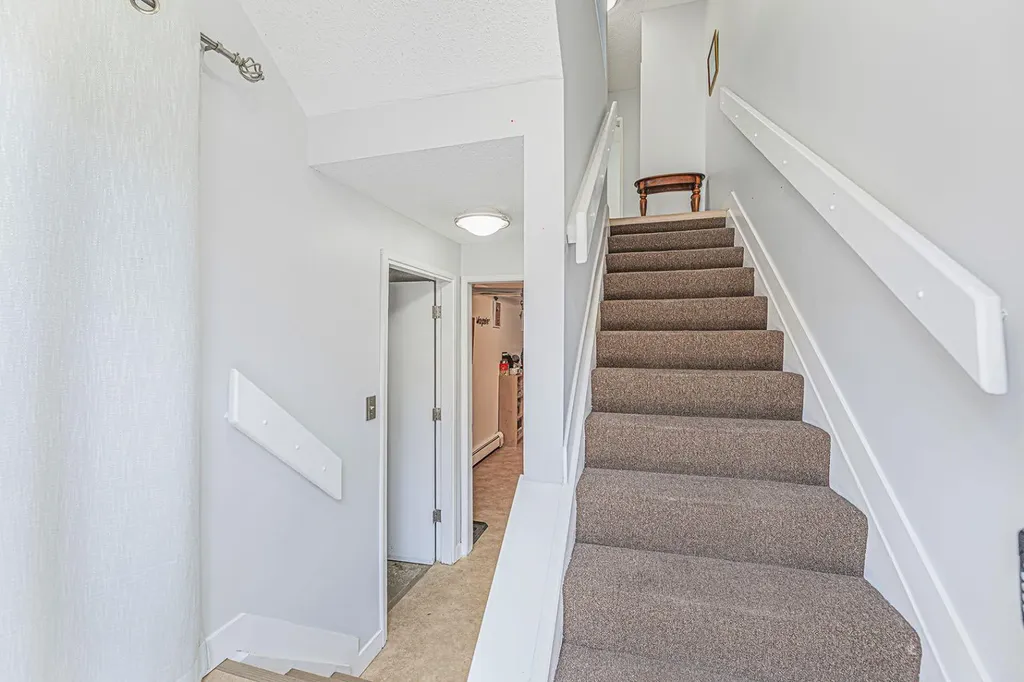 3130 66 Avenue SW Calgary AB T3E 5K8
