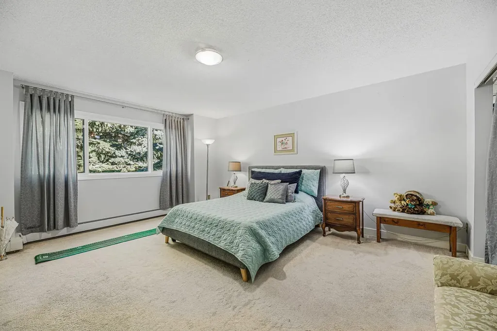 3130 66 Avenue SW Calgary AB T3E 5K8