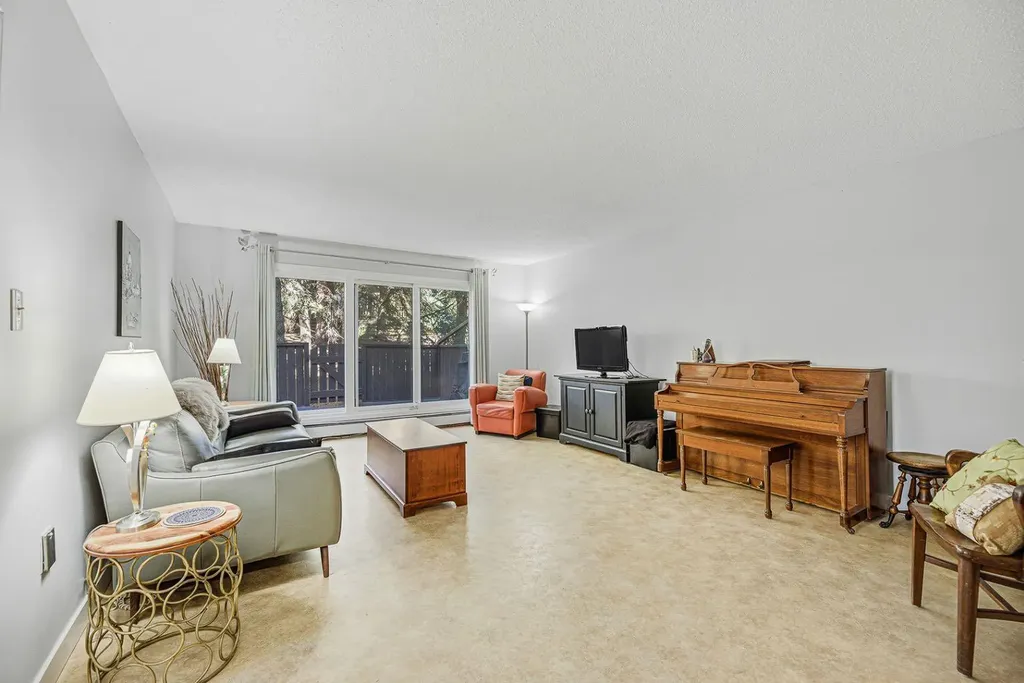 3130 66 Avenue SW Calgary AB T3E 5K8