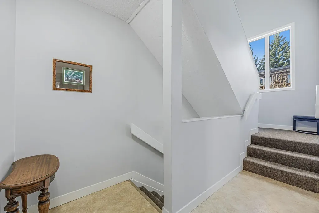 3130 66 Avenue SW Calgary AB T3E 5K8