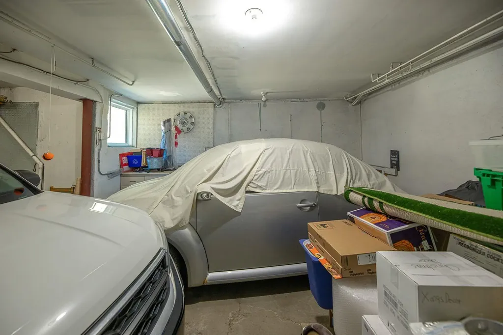 3130 66 Avenue SW Calgary AB T3E 5K8