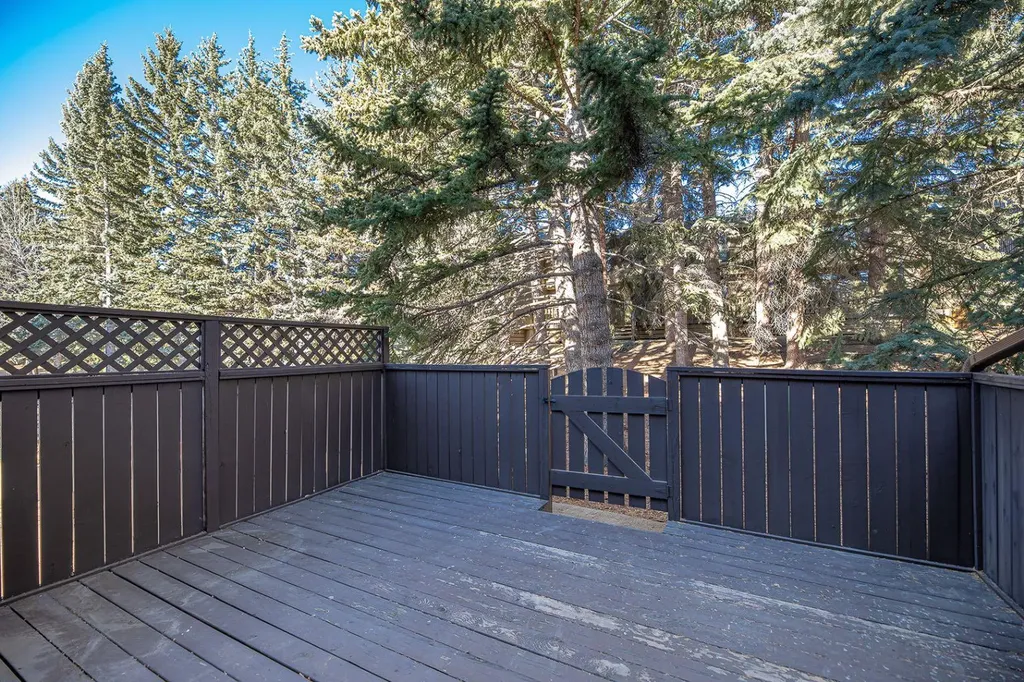 3130 66 Avenue SW Calgary AB T3E 5K8