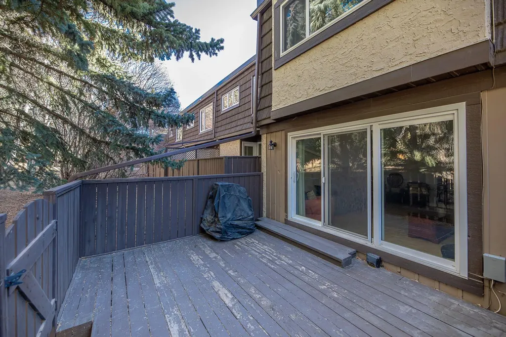 3130 66 Avenue SW Calgary AB T3E 5K8