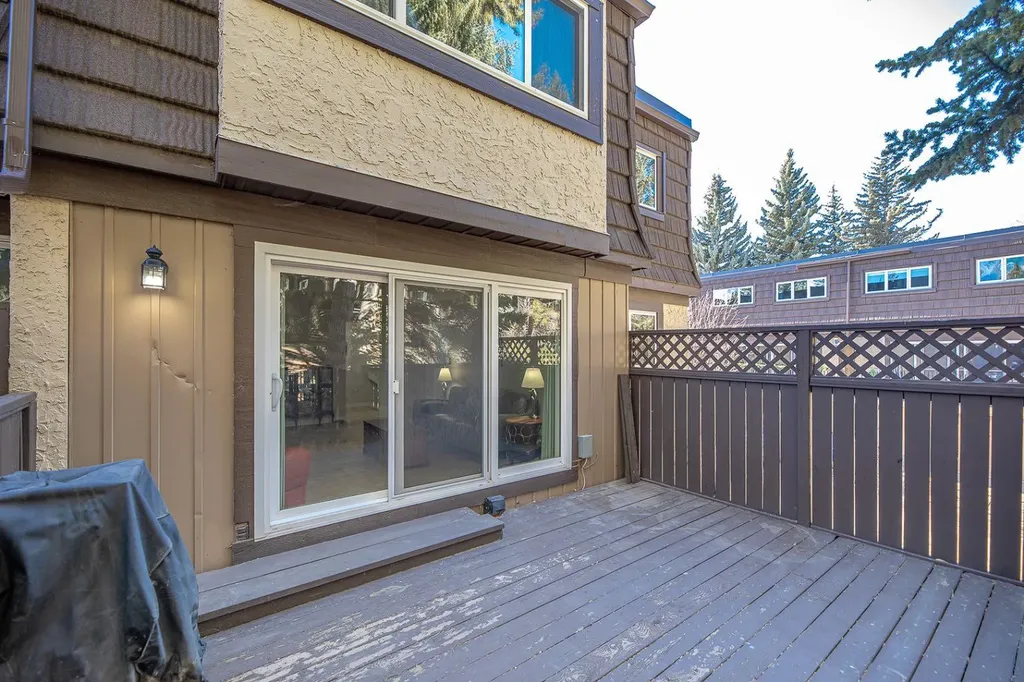 3130 66 Avenue SW Calgary AB T3E 5K8