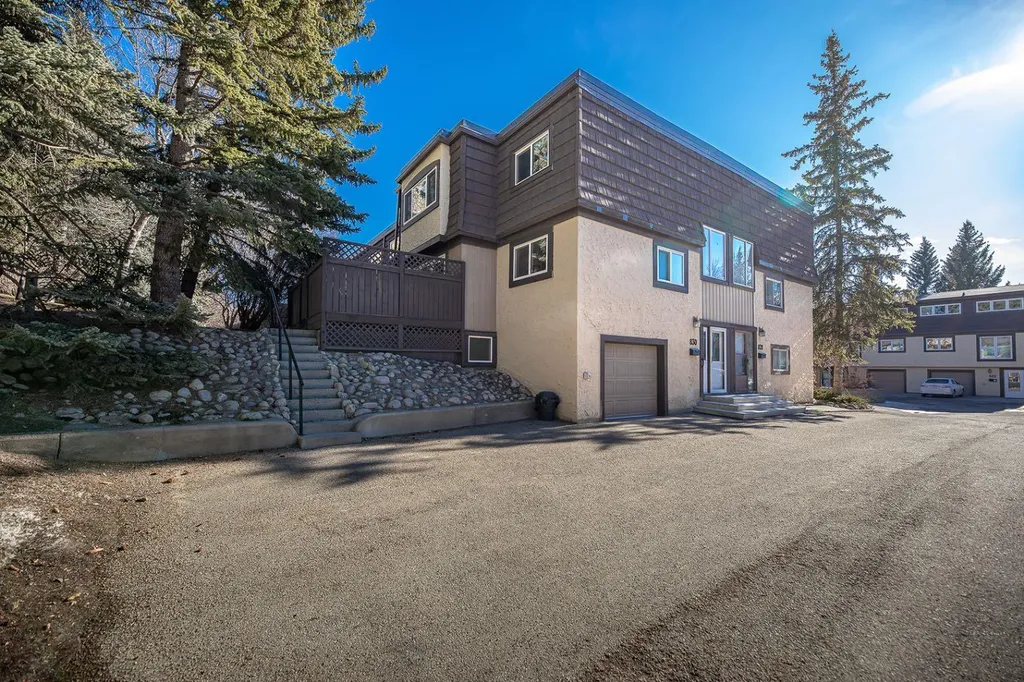 3130 66 Avenue SW Calgary AB T3E 5K8