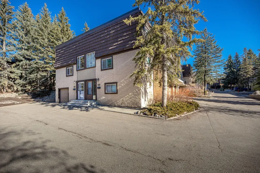 3130 66 Avenue SW Calgary AB T3E 5K8