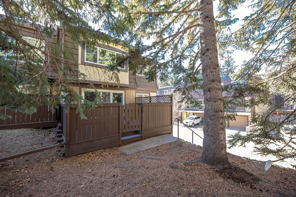 3130 66 Avenue SW Calgary AB T3E 5K8