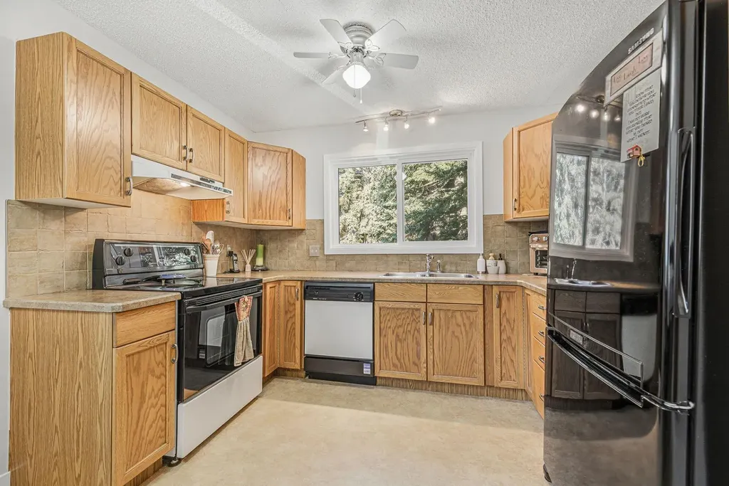 3130 66 Avenue SW Calgary AB T3E 5K8