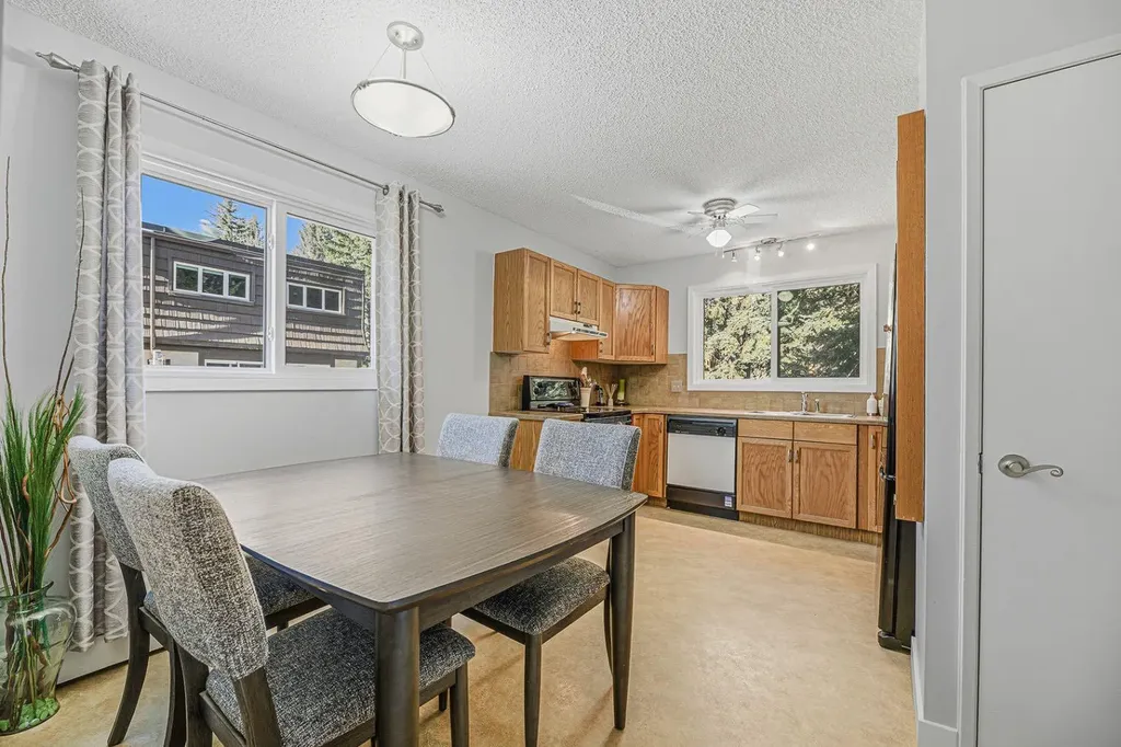 3130 66 Avenue SW Calgary AB T3E 5K8