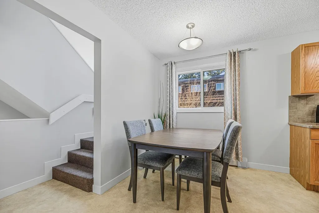 3130 66 Avenue SW Calgary AB T3E 5K8