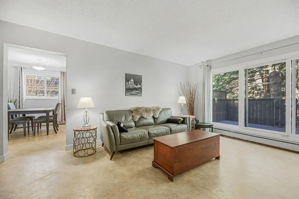 3130 66 Avenue SW Calgary AB T3E 5K8