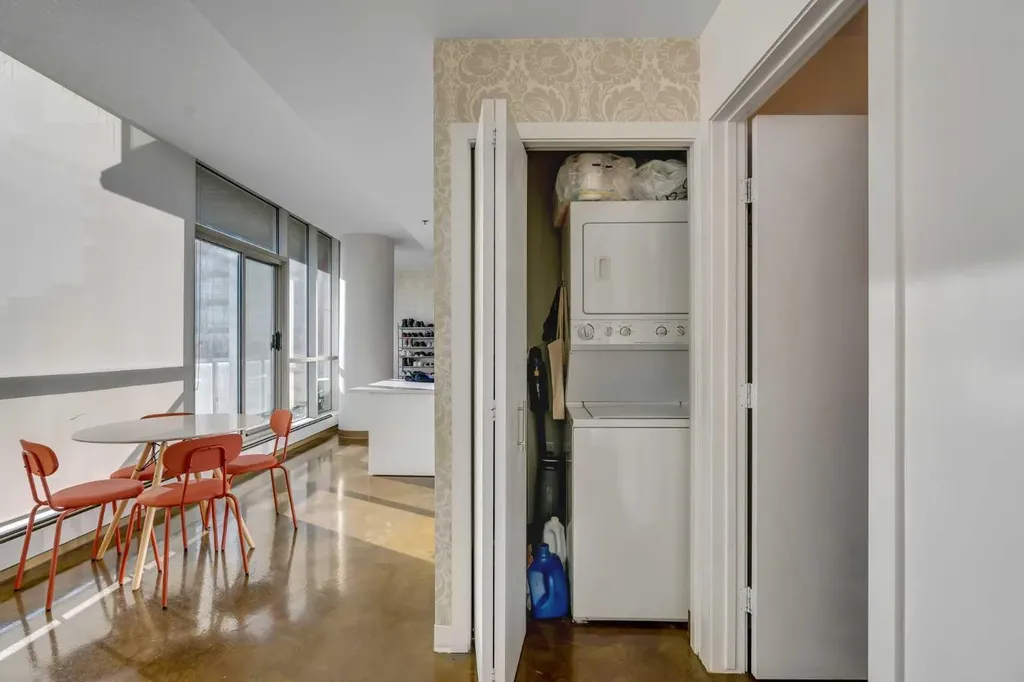 135 13 Avenue SW Calgary AB T2R 0W8