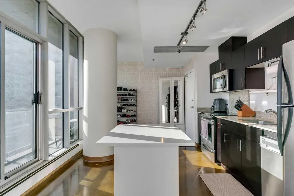135 13 Avenue SW Calgary AB T2R 0W8