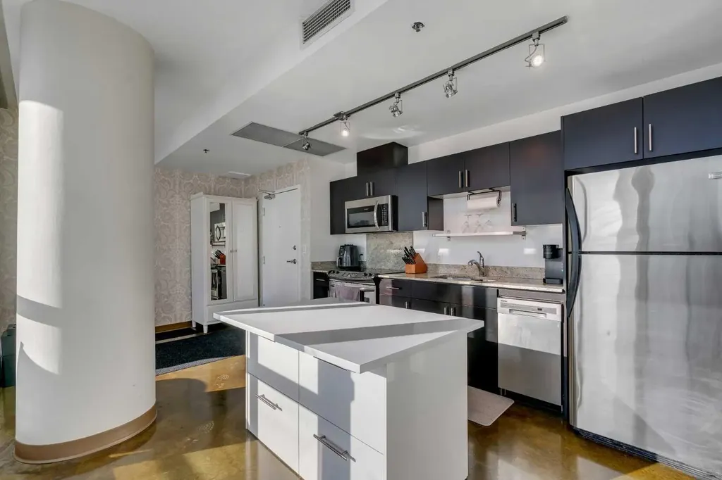 135 13 Avenue SW Calgary AB T2R 0W8