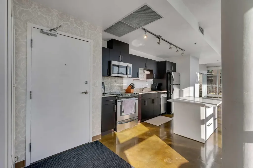 135 13 Avenue SW Calgary AB T2R 0W8