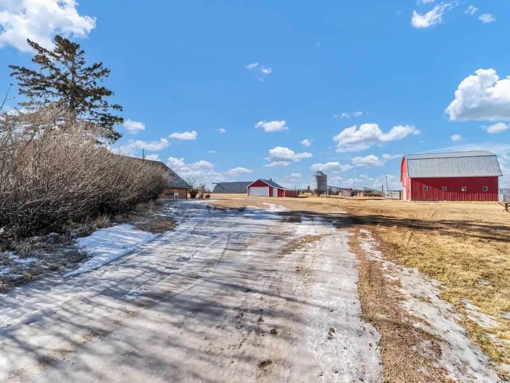 22222 Range Road 20 Bindloss AB T0J0H0