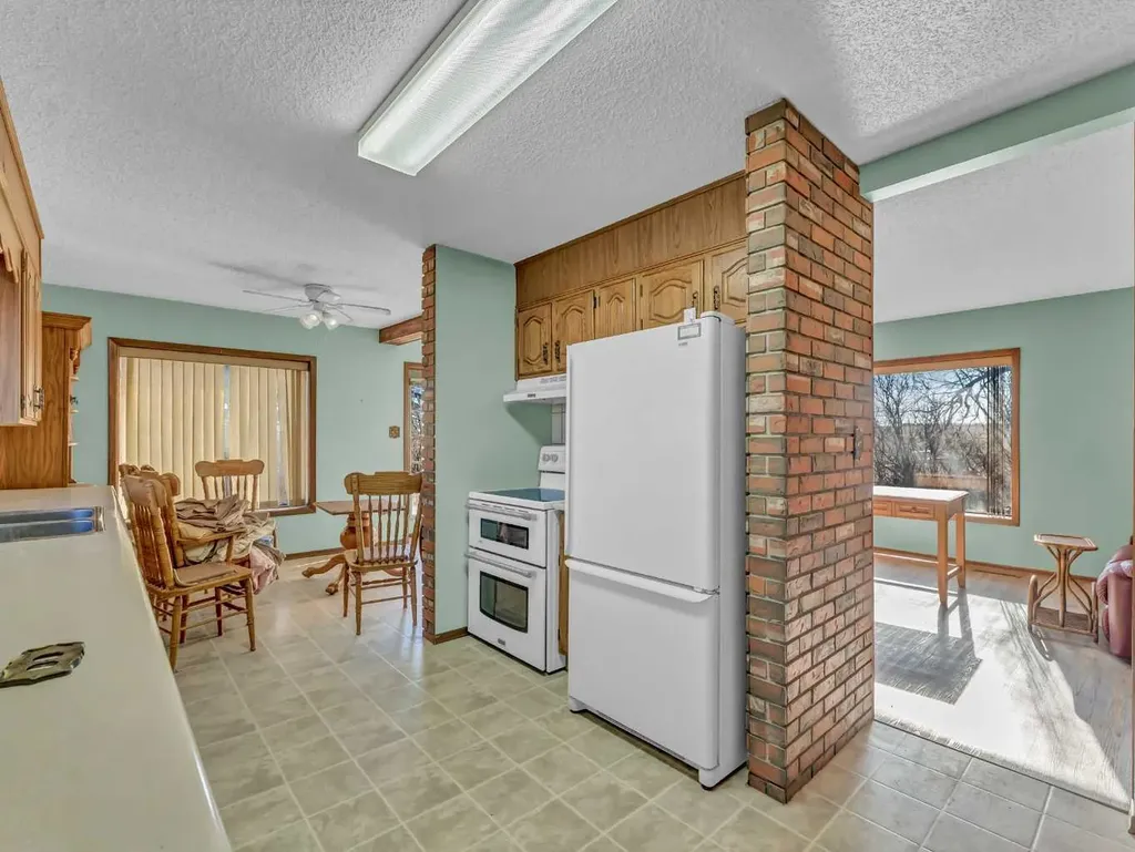 22222 Range Road 20 Bindloss AB T0J0H0