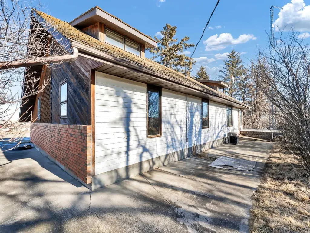 22222 Range Road 20 Bindloss AB T0J0H0