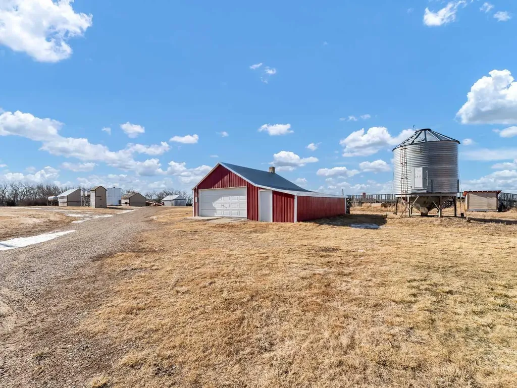 22222 Range Road 20 Bindloss AB T0J0H0