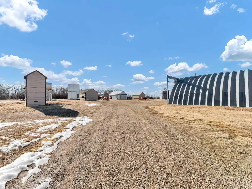 22222 Range Road 20 Bindloss AB T0J0H0