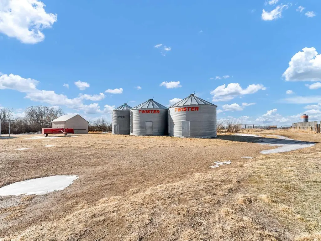 22222 Range Road 20 Bindloss AB T0J0H0